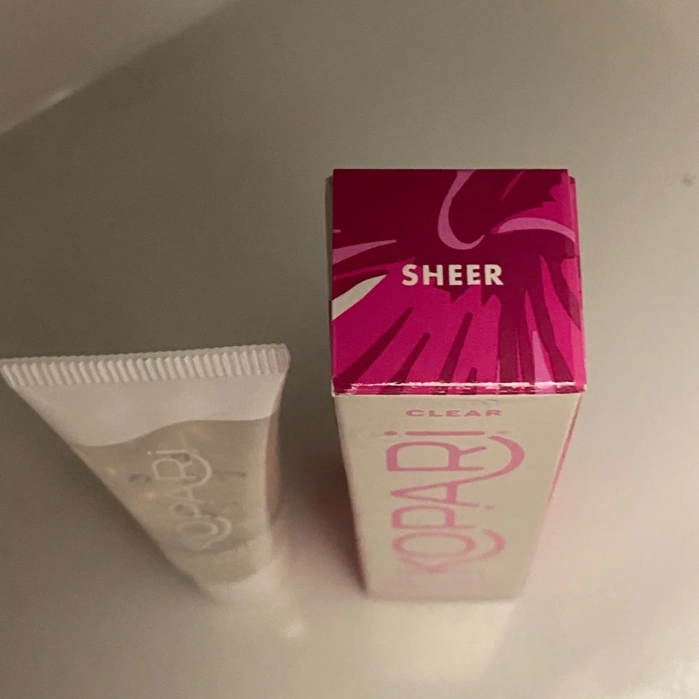 NWT KOPARI MOISTURIZING LIP GLOSSY WITH SHEA BUTTER AND COCONUT OIL